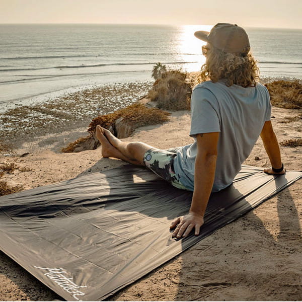 Matador Pocket Blanket (Black)