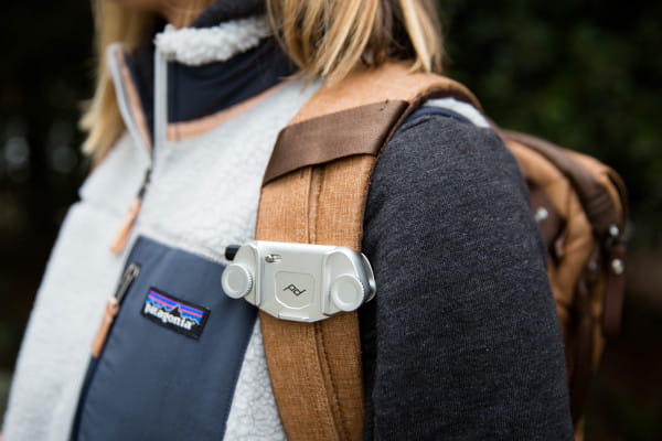 Peak Design Capture Clip v3 - Silver (Silberfarben) - Kameraclip zum Tragen von DSLR-/DSLM-Kameras a