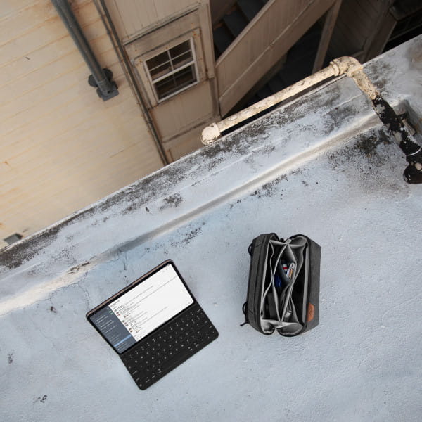 Peak Design Tech Pouch - Charcoal (Dunkelgrau) - Organizer-Tasche für Smartphones, Kabel etc.