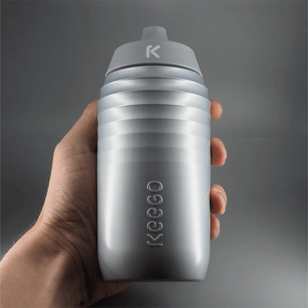 Keego Trinkflasche 500 ml Silver Stardust - Sportflasche mit Innenbeschichtung aus Titan