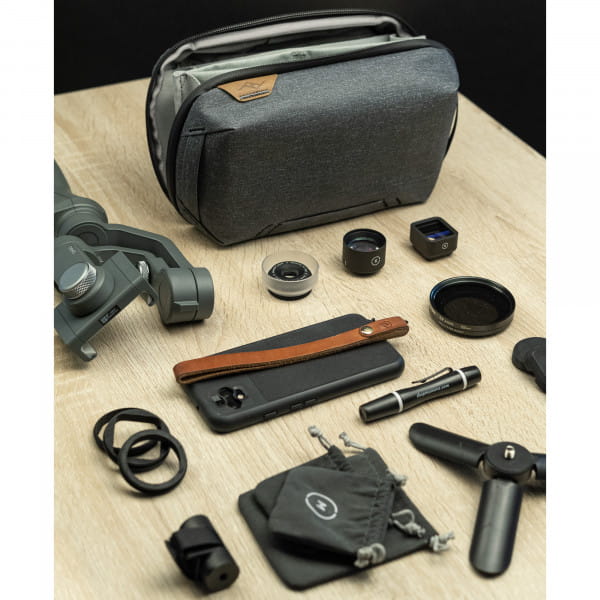 Peak Design Tech Pouch - Charcoal (Dunkelgrau) - Organizer-Tasche für Smartphones, Kabel etc.