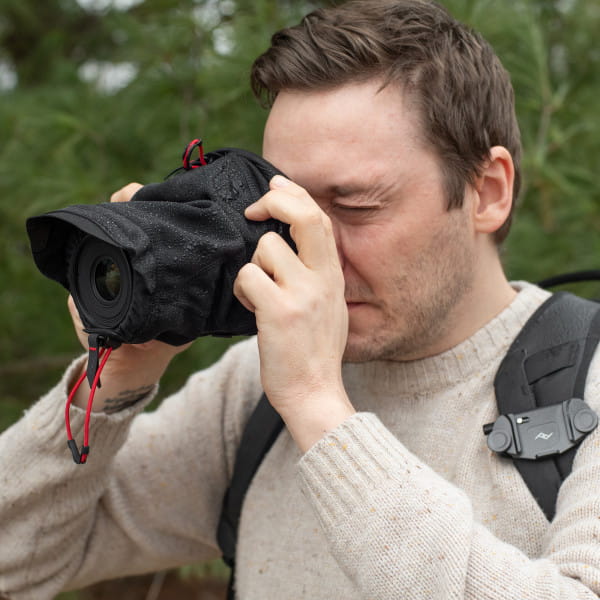 Peak Design Shell Medium (M) - Wetterfeste Schutzhülle für kleine bis mittlere DSLR-Kameras inkl. Ob